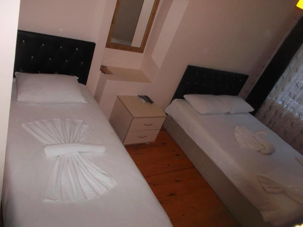 Konut Wooden House Hotel Istambul Exterior foto
